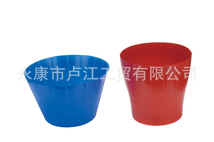 藤编花盆内置塑料圆形托盘 厂家供应与产品优势